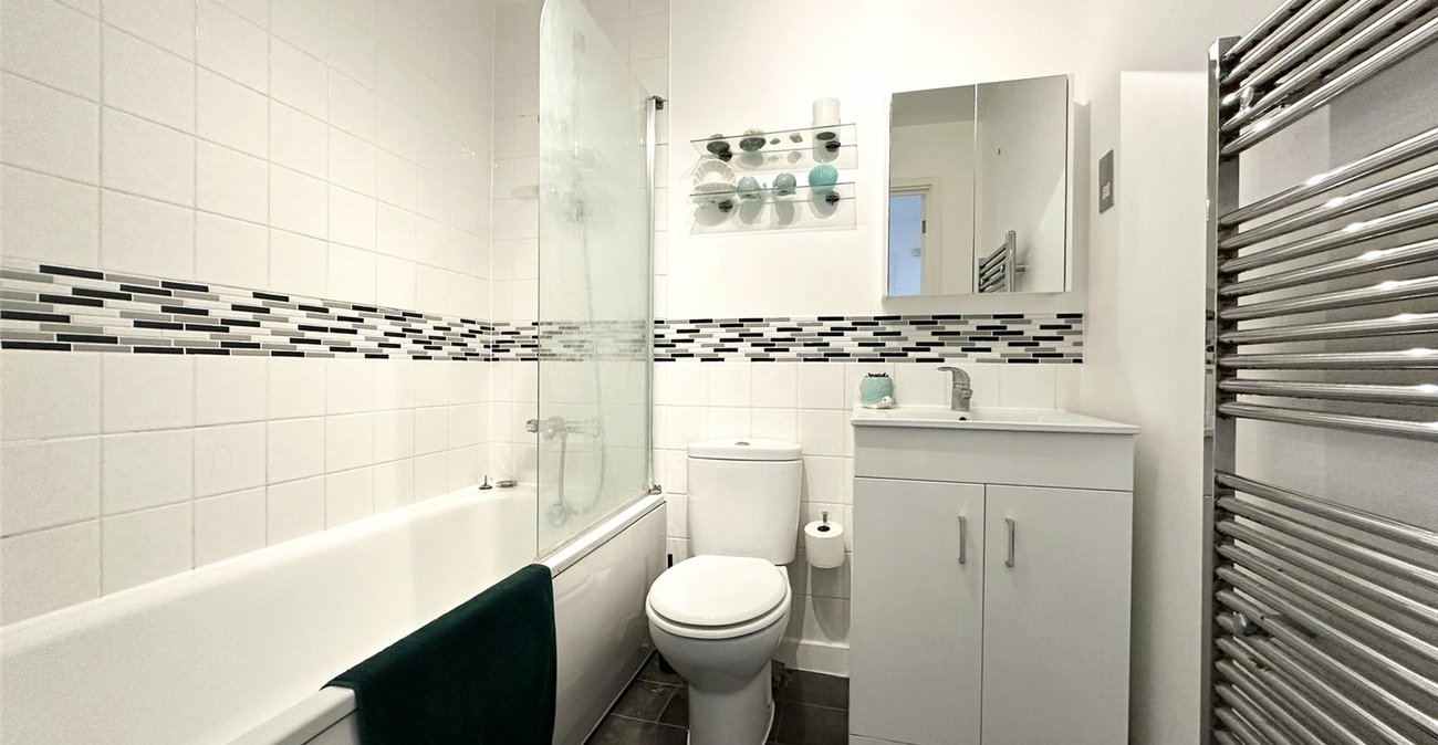 1 bedroom property for sale in Greenhithe | Robinson Jackson