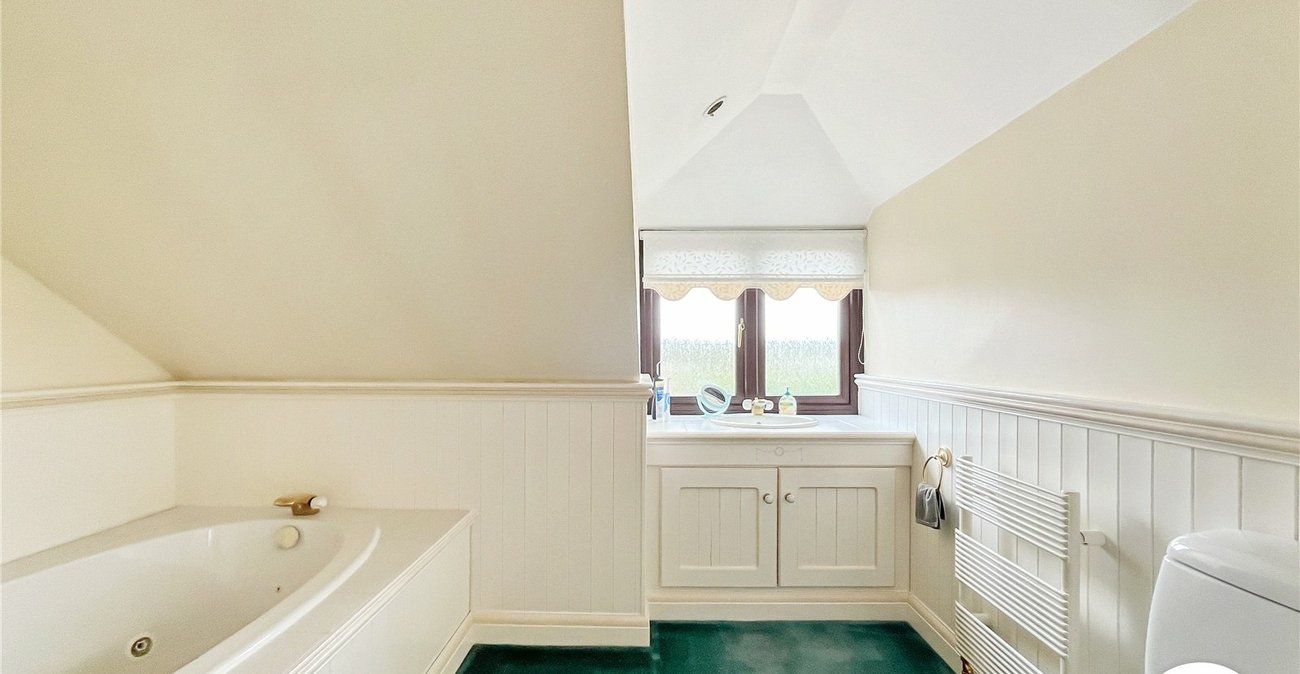 4 bedroom bungalow for sale in Newington | Robinson Michael & Jackson