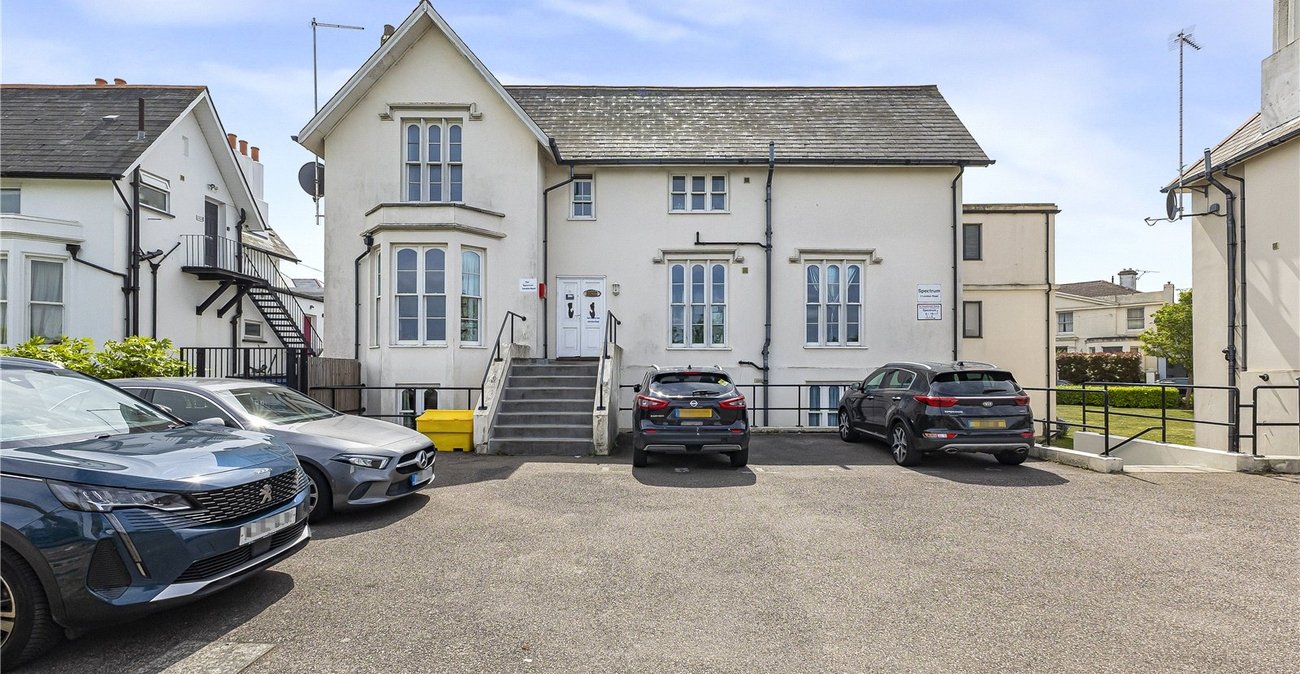 2 bedroom property for sale in Northfleet | Robinson Michael & Jackson