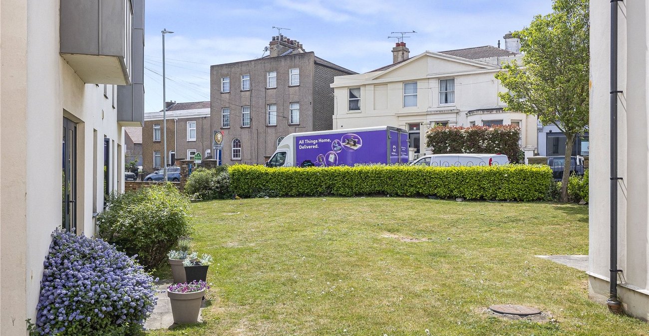 2 bedroom property for sale in Northfleet | Robinson Michael & Jackson