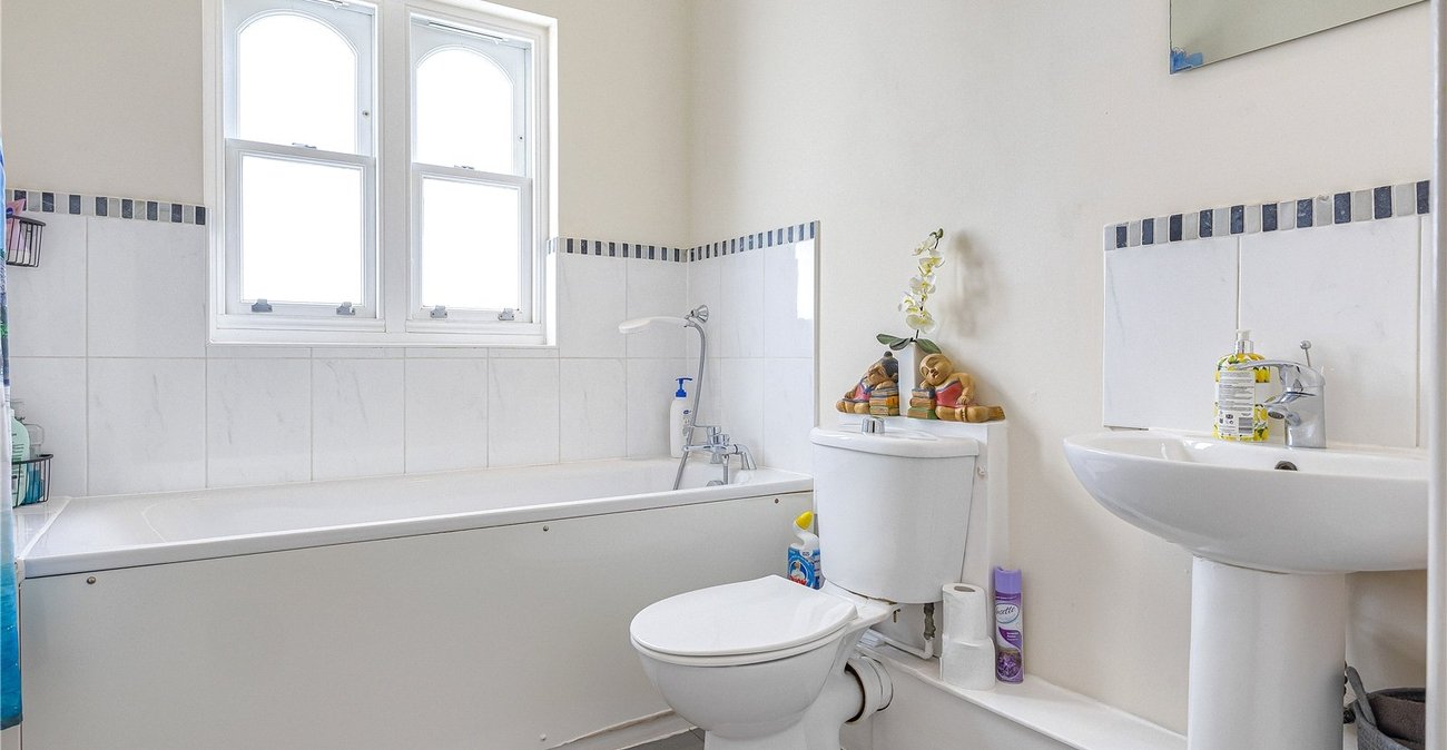 2 bedroom property for sale in Northfleet | Robinson Michael & Jackson