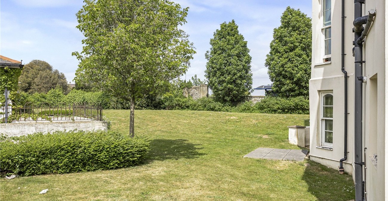 2 bedroom property for sale in Northfleet | Robinson Michael & Jackson