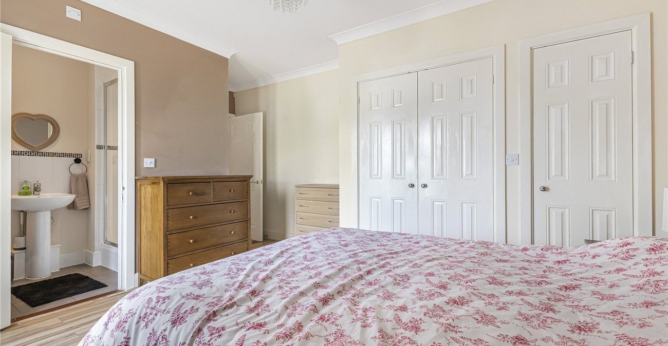 2 bedroom property for sale in Northfleet | Robinson Michael & Jackson