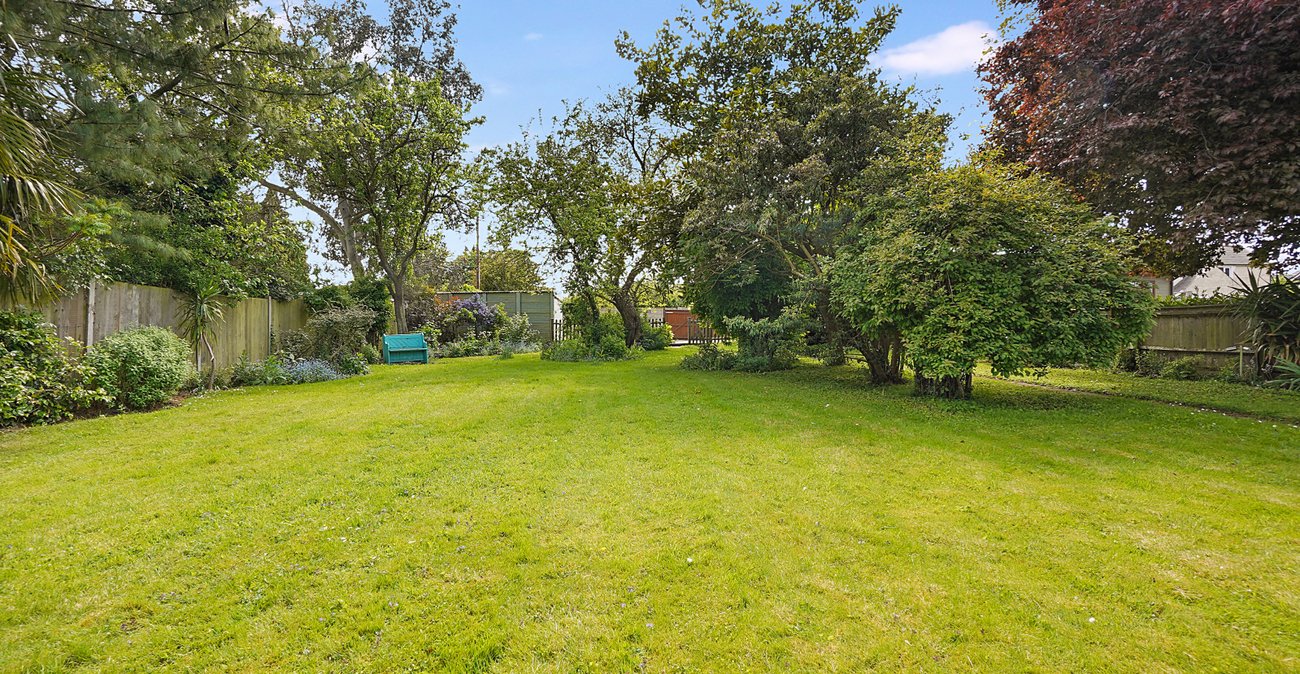 4 bedroom house for sale in Rainham | Robinson Michael & Jackson