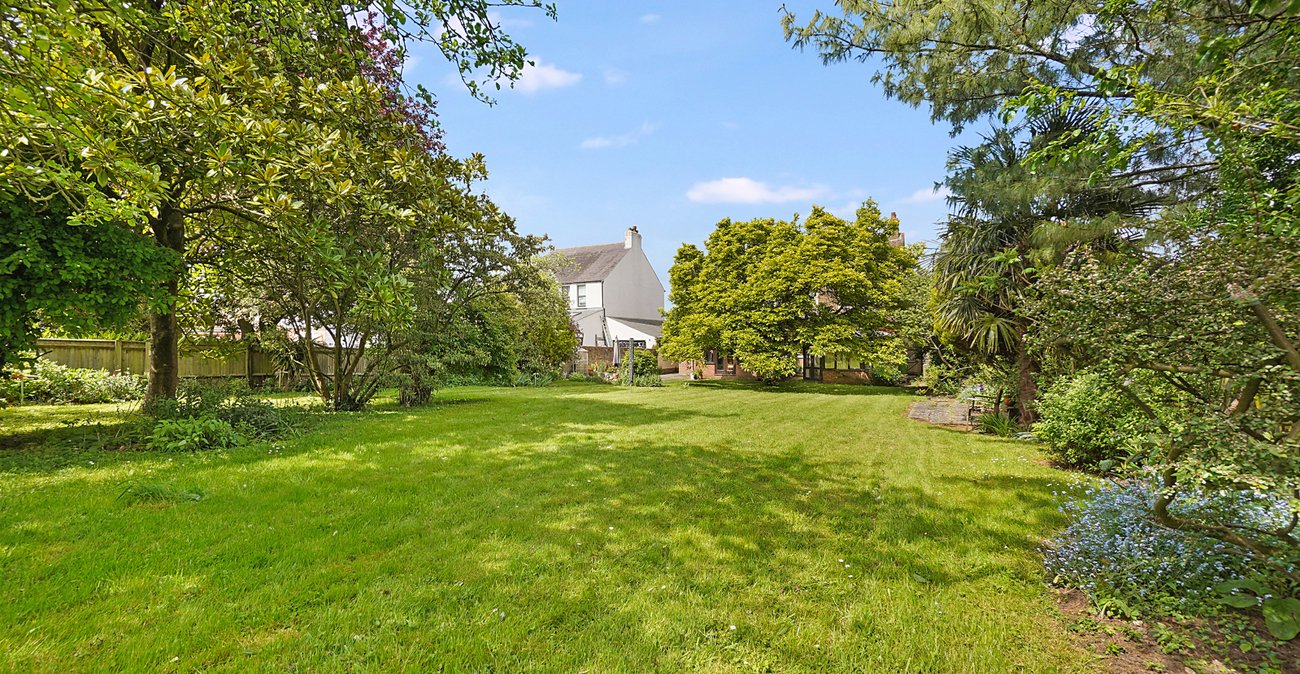 4 bedroom house for sale in Rainham | Robinson Michael & Jackson