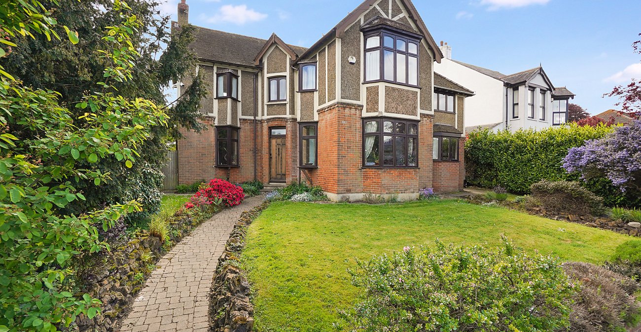 4 bedroom house for sale in Rainham | Robinson Michael & Jackson