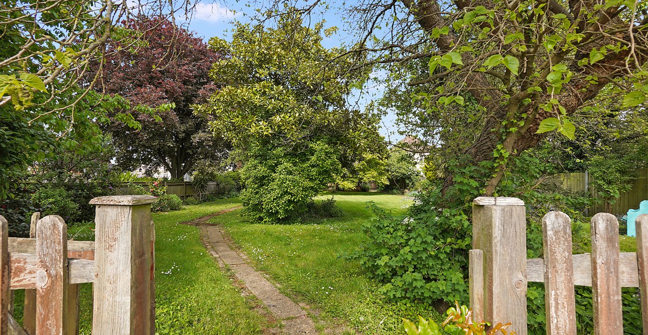 4 bedroom house for sale in Rainham | Robinson Michael & Jackson