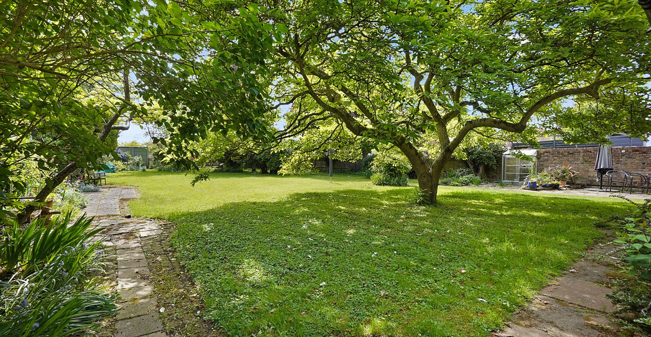 4 bedroom house for sale in Rainham | Robinson Michael & Jackson