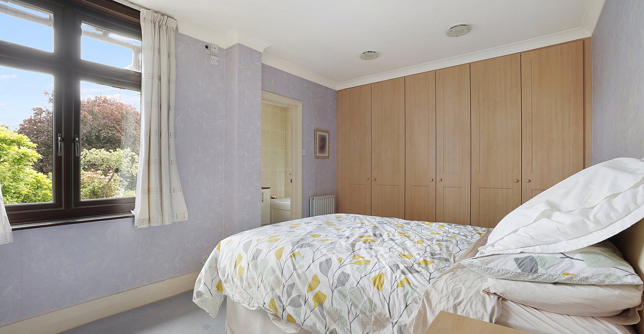 4 bedroom house for sale in Rainham | Robinson Michael & Jackson