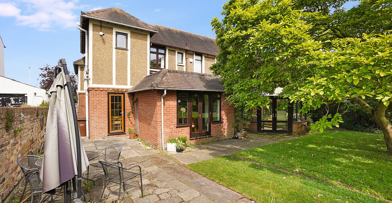 4 bedroom house for sale in Rainham | Robinson Michael & Jackson