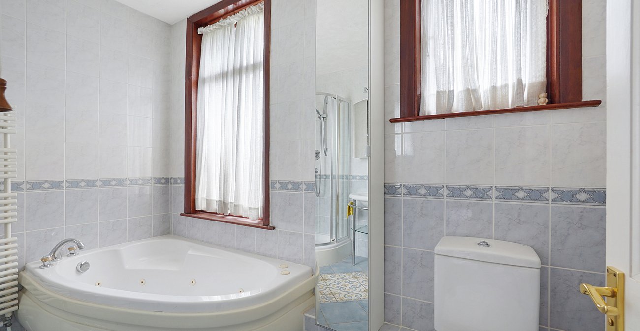 4 bedroom house for sale in Rainham | Robinson Michael & Jackson