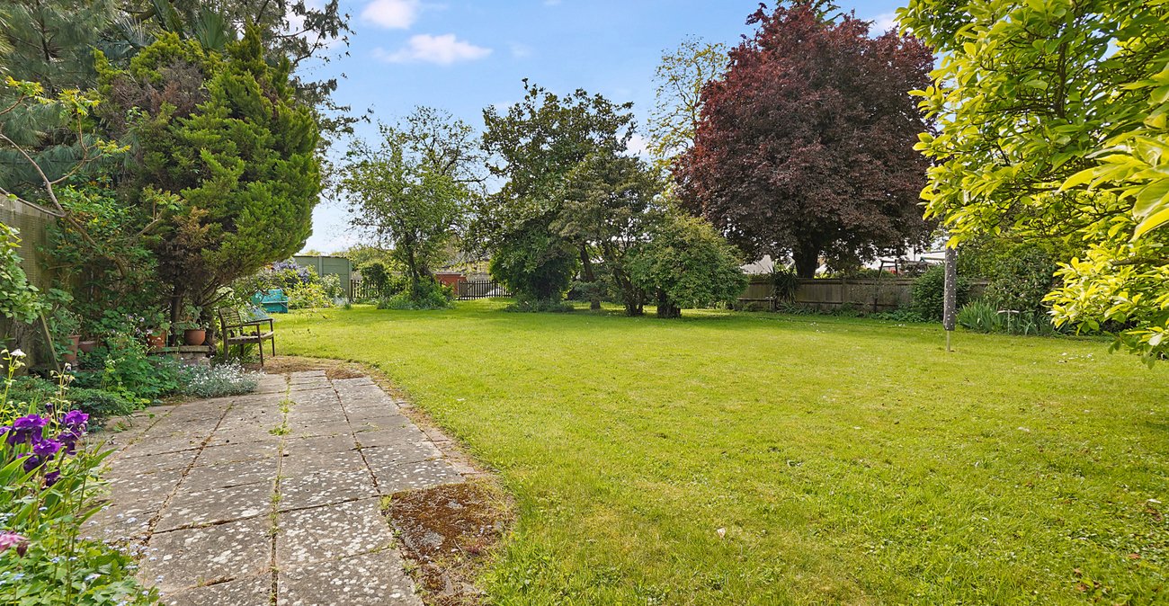 4 bedroom house for sale in Rainham | Robinson Michael & Jackson