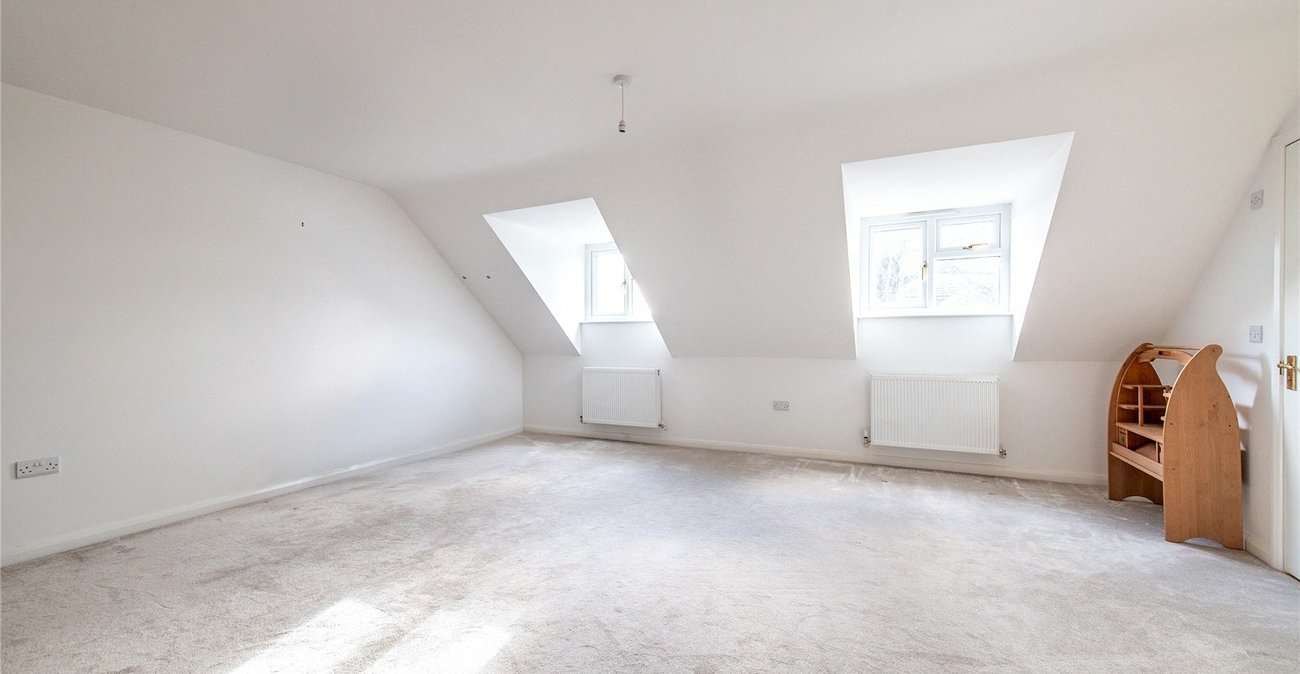 4 bedroom house for sale in Rainham | Robinson Michael & Jackson