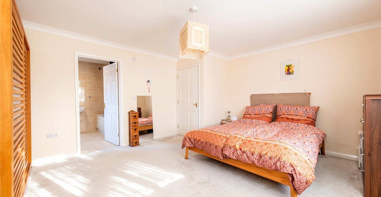 4 bedroom house for sale in Rainham | Robinson Michael & Jackson