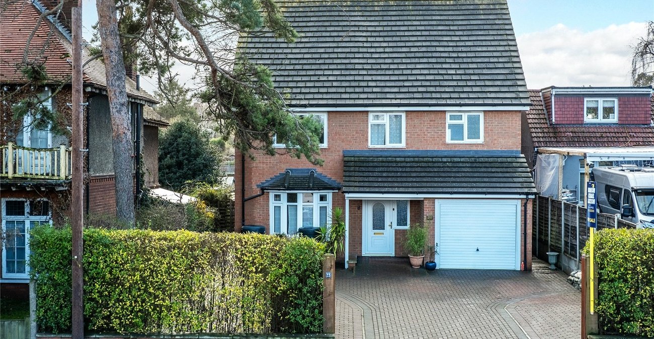 4 bedroom house for sale in Rainham | Robinson Michael & Jackson