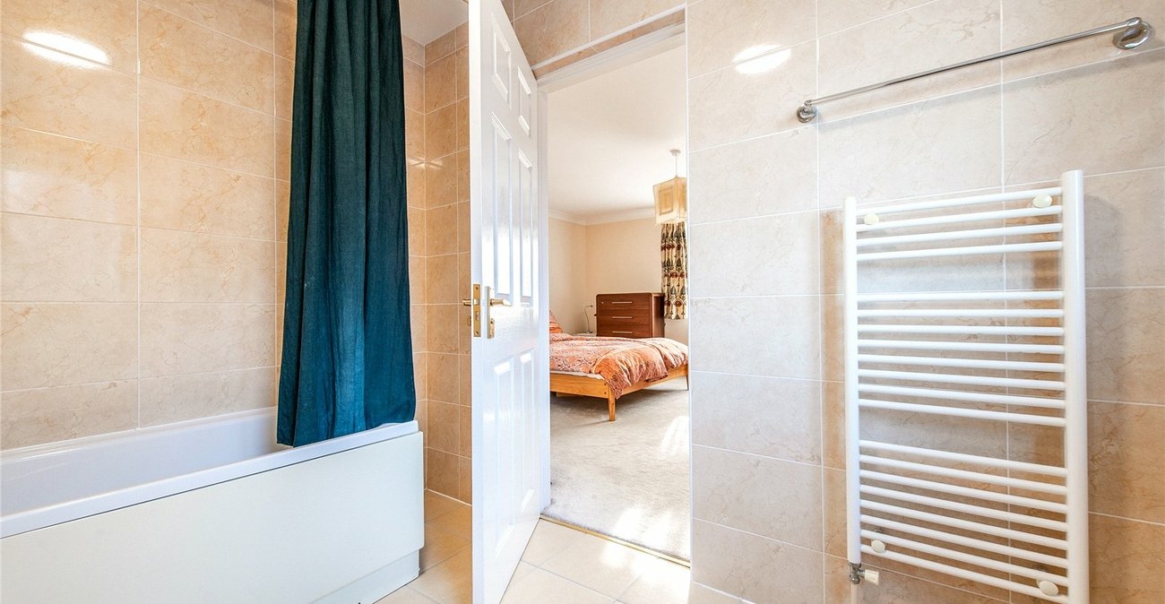 4 bedroom house for sale in Rainham | Robinson Michael & Jackson