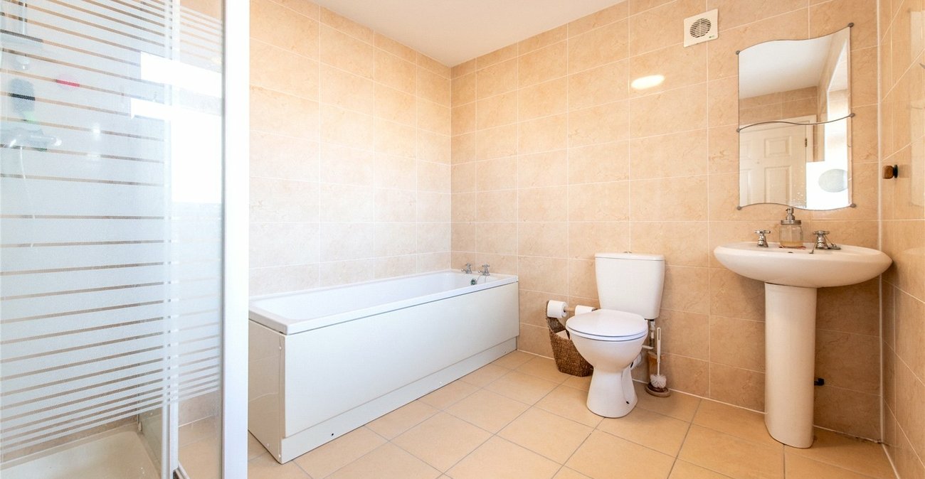 4 bedroom house for sale in Rainham | Robinson Michael & Jackson