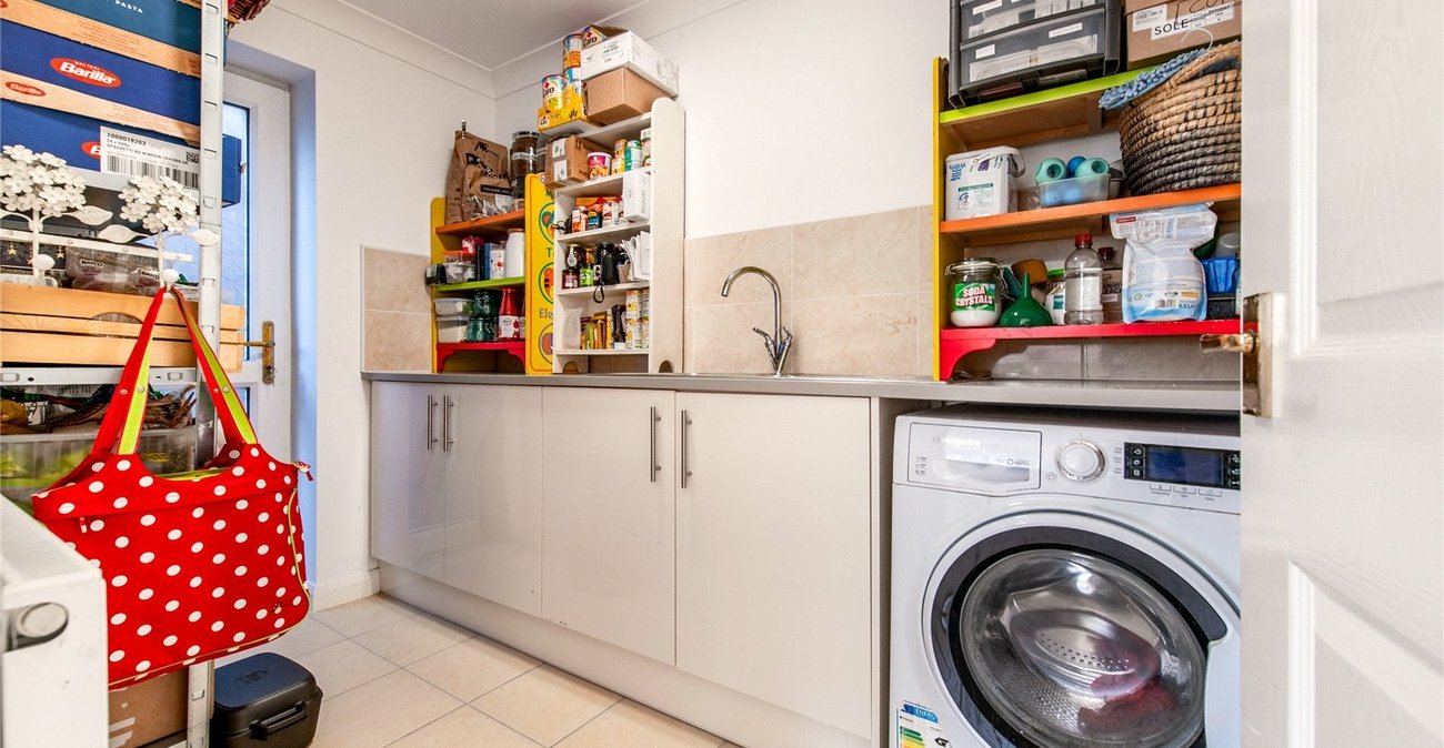 4 bedroom house for sale in Rainham | Robinson Michael & Jackson