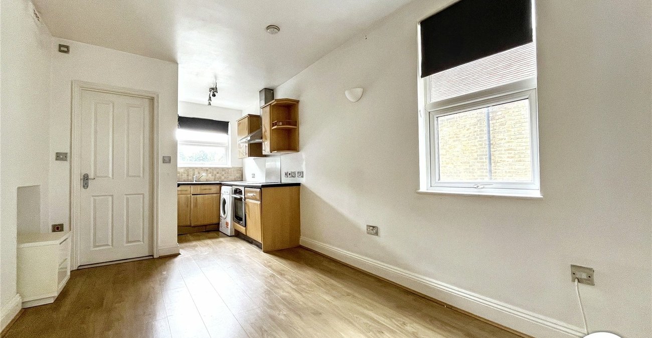 1 bedroom property for sale in Strood | Robinson Michael & Jackson