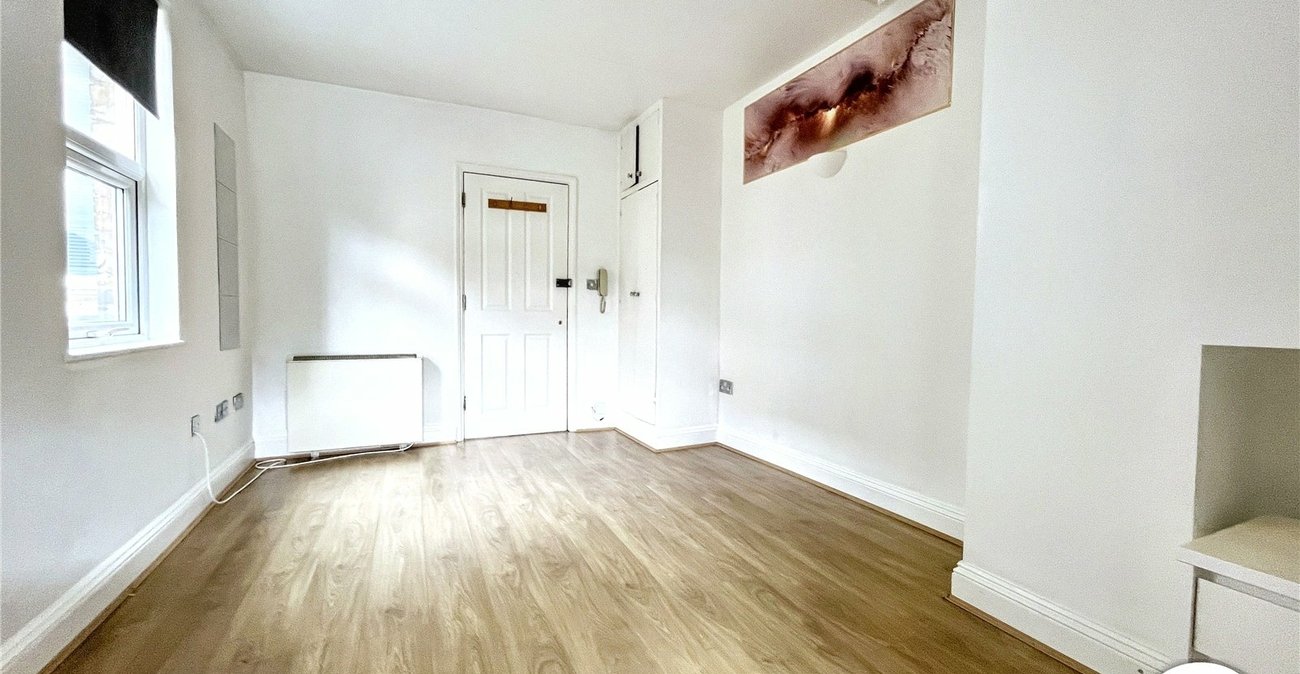 1 bedroom property for sale in Strood | Robinson Michael & Jackson