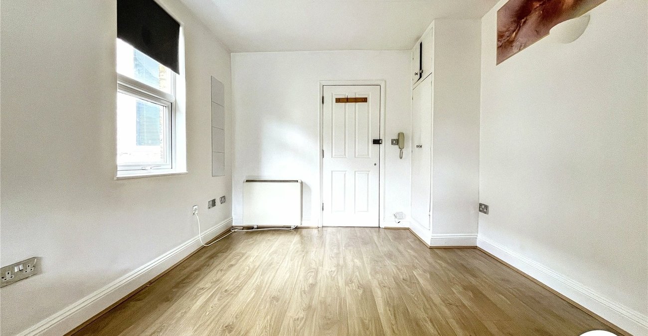 1 bedroom property for sale in Strood | Robinson Michael & Jackson