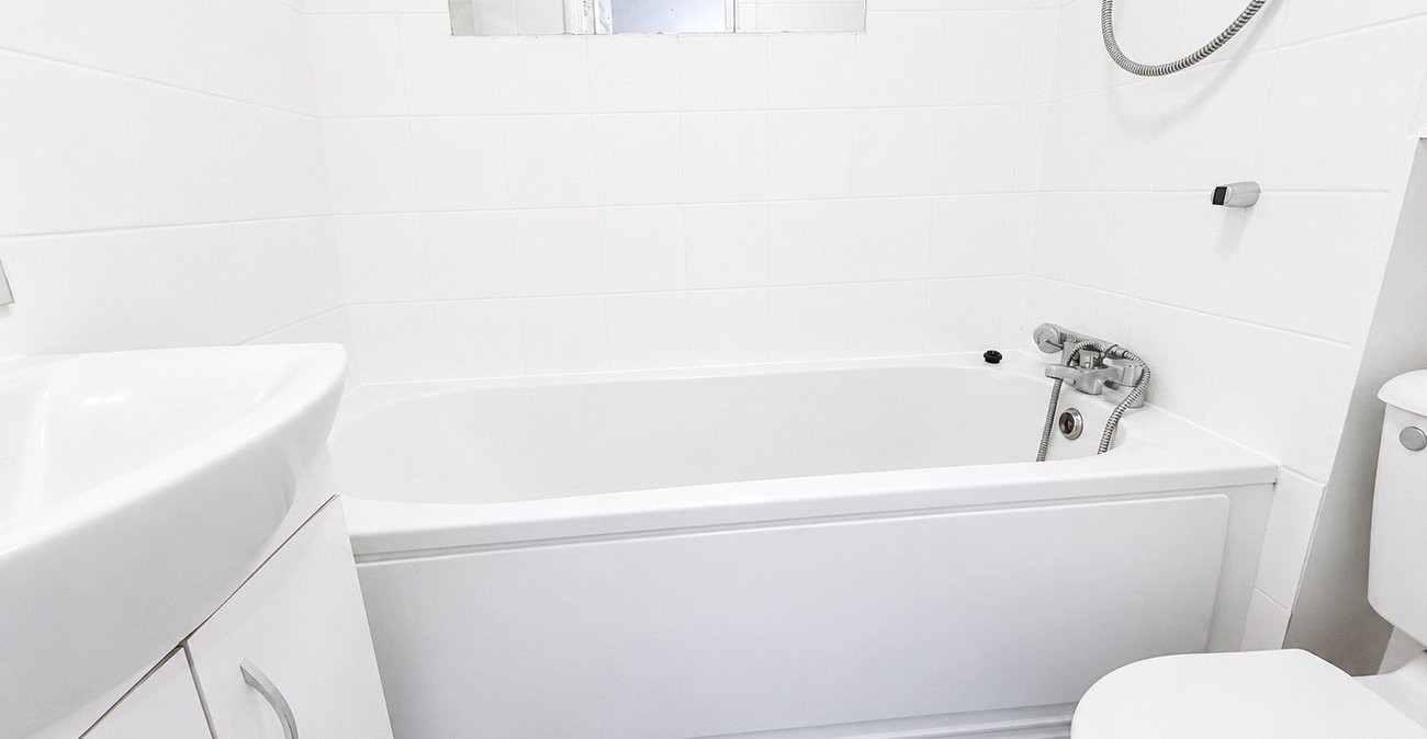 2 bedroom house for sale in London | Robinson Jackson