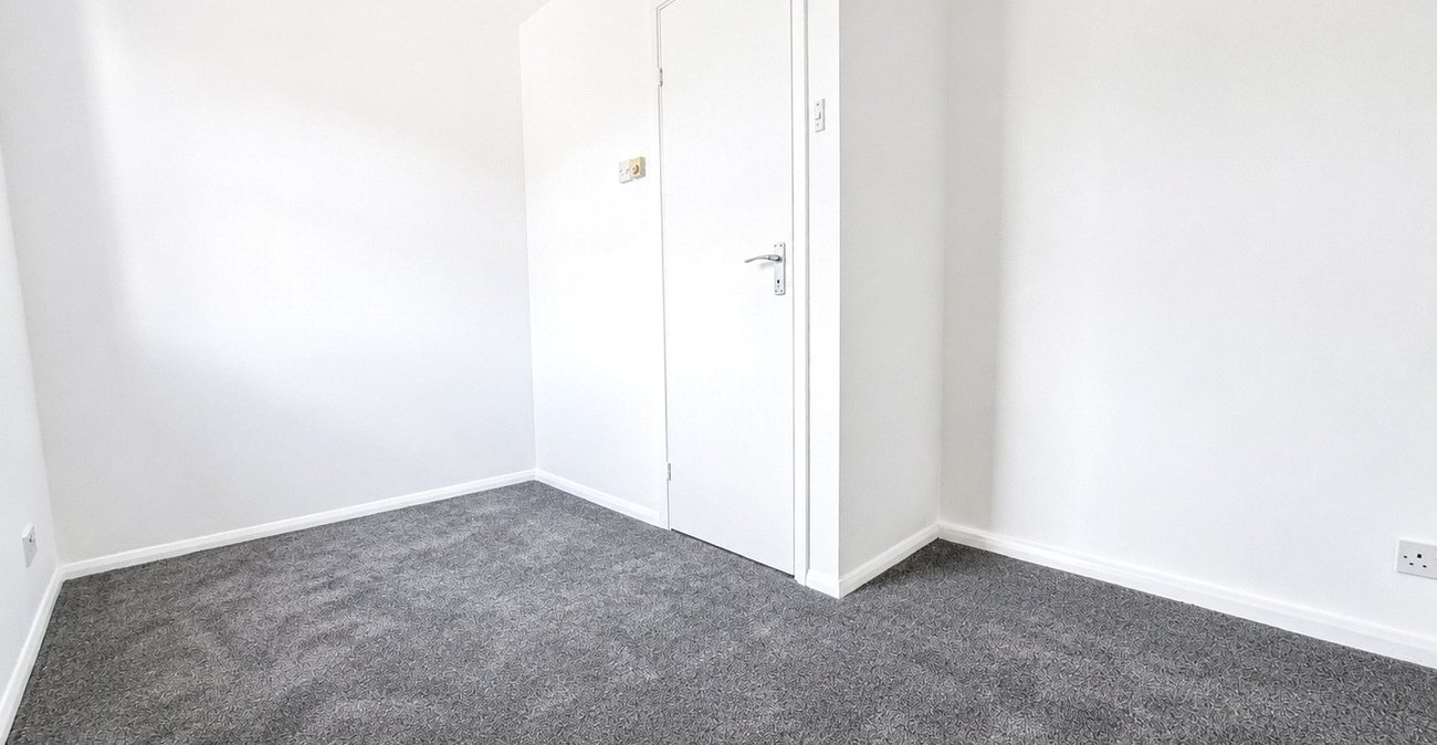2 bedroom house for sale in London | Robinson Jackson