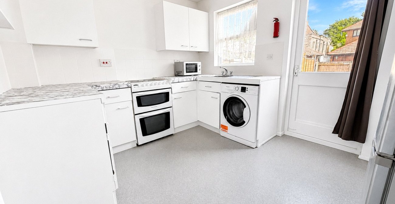 2 bedroom house for sale in London | Robinson Jackson