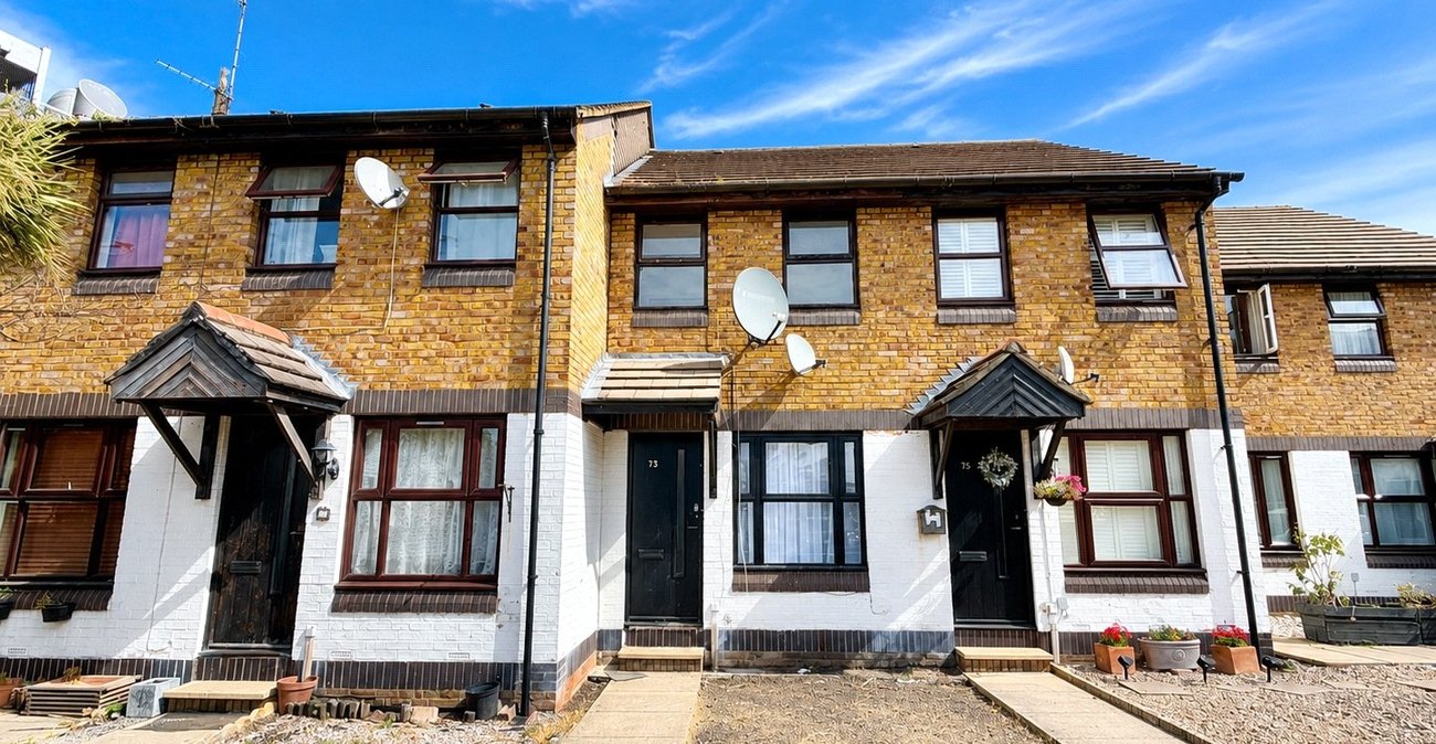 2 bedroom house for sale in London | Robinson Jackson