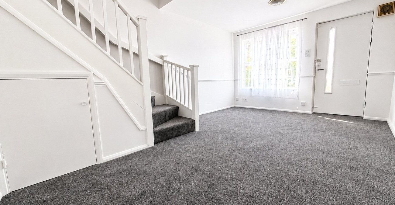 2 bedroom house for sale in London | Robinson Jackson
