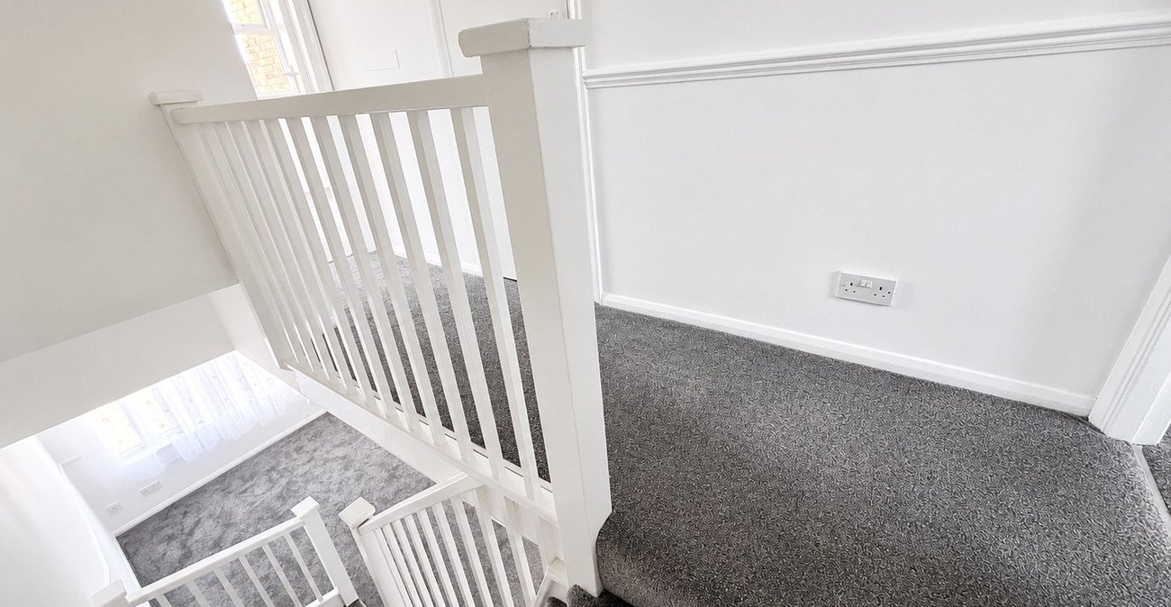 2 bedroom house for sale in London | Robinson Jackson