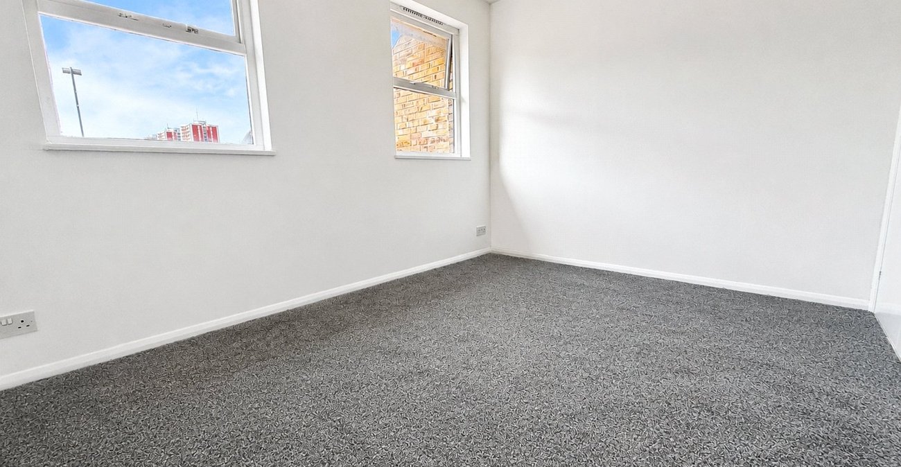 2 bedroom house for sale in London | Robinson Jackson