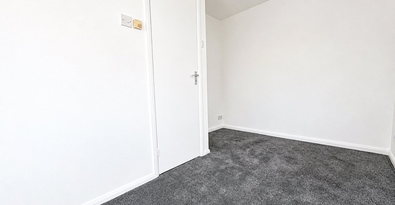 2 bedroom house for sale in London | Robinson Jackson