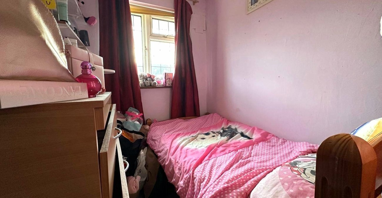 3 bedroom house for sale in London | Robinson Jackson