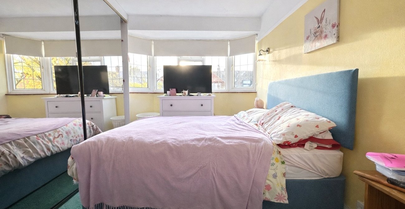 3 bedroom house for sale in London | Robinson Jackson