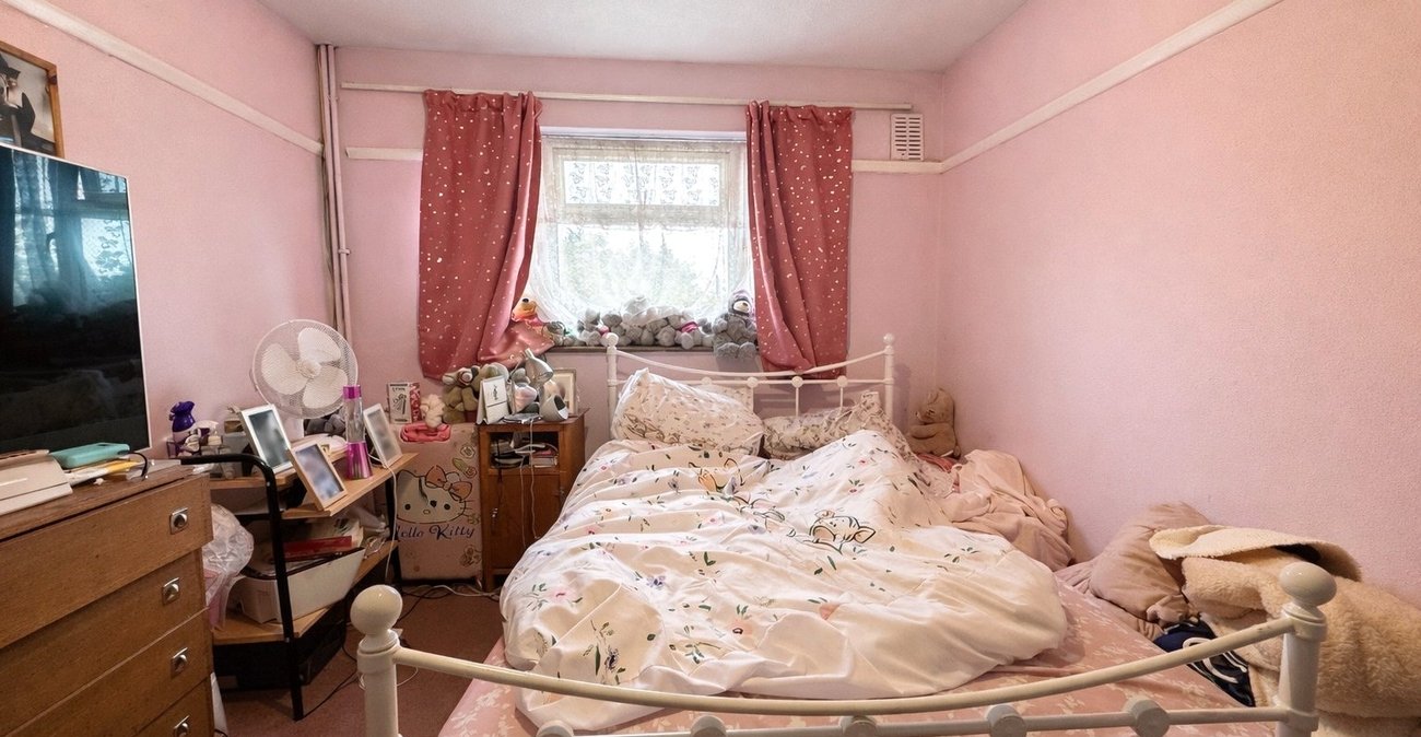 3 bedroom house for sale in London | Robinson Jackson