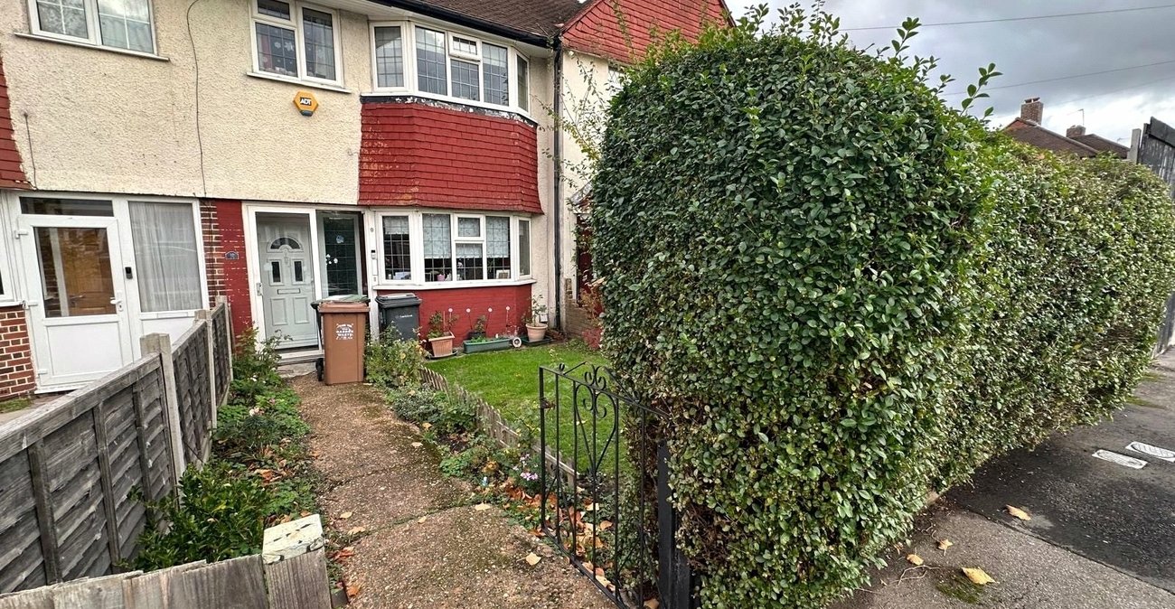 3 bedroom house for sale in London | Robinson Jackson