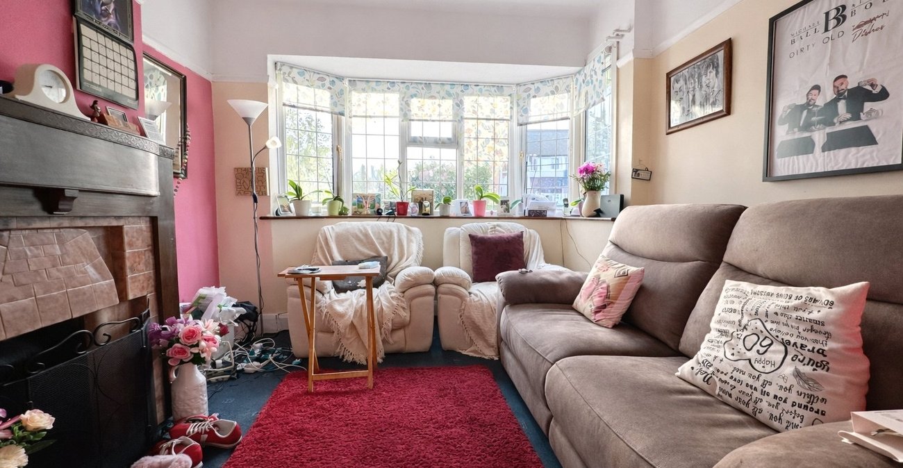 3 bedroom house for sale in London | Robinson Jackson