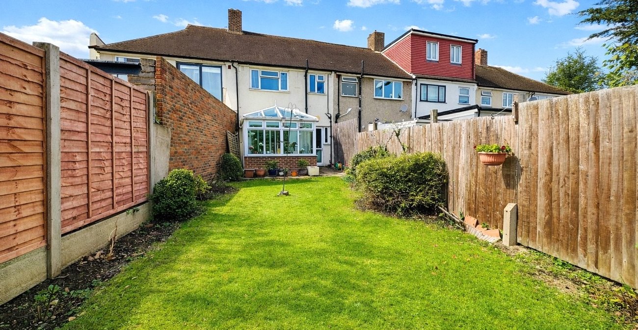 3 bedroom house for sale in London | Robinson Jackson