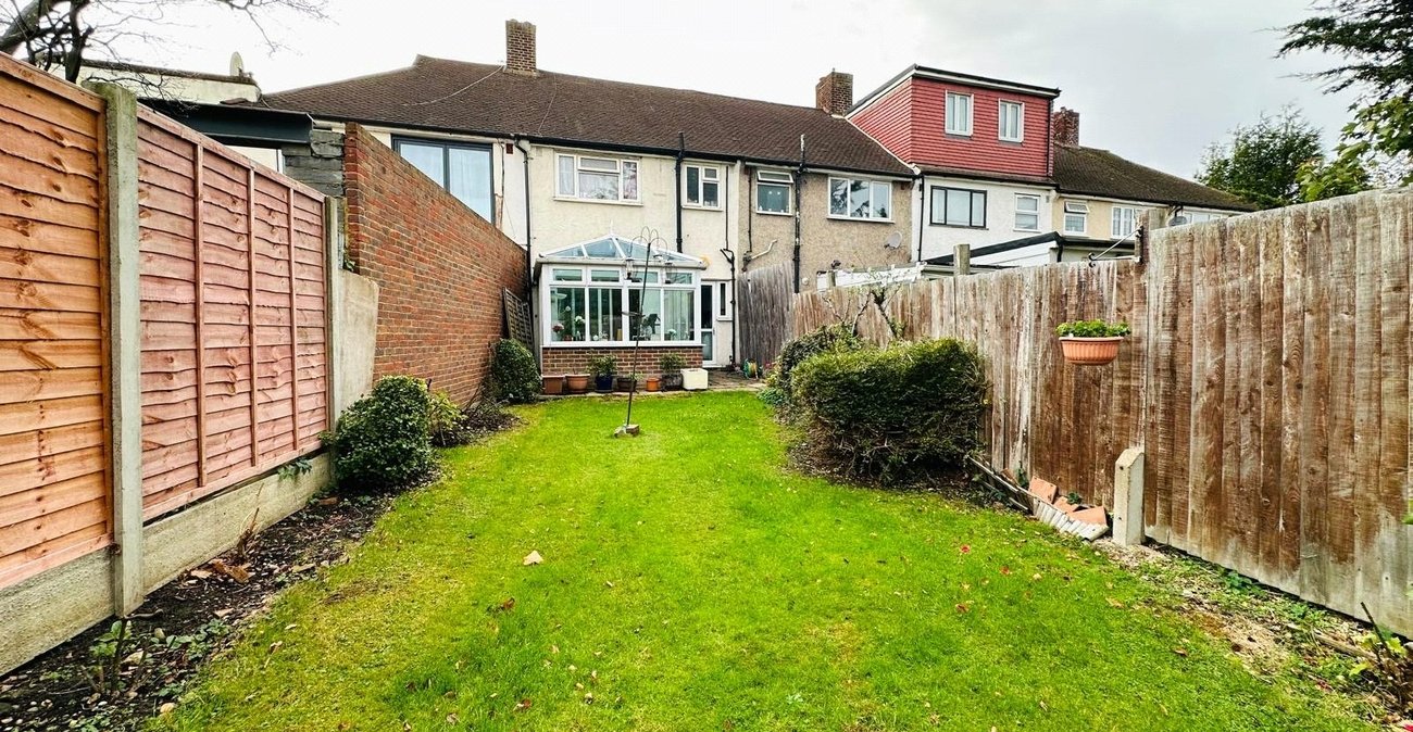 3 bedroom house for sale in London | Robinson Jackson