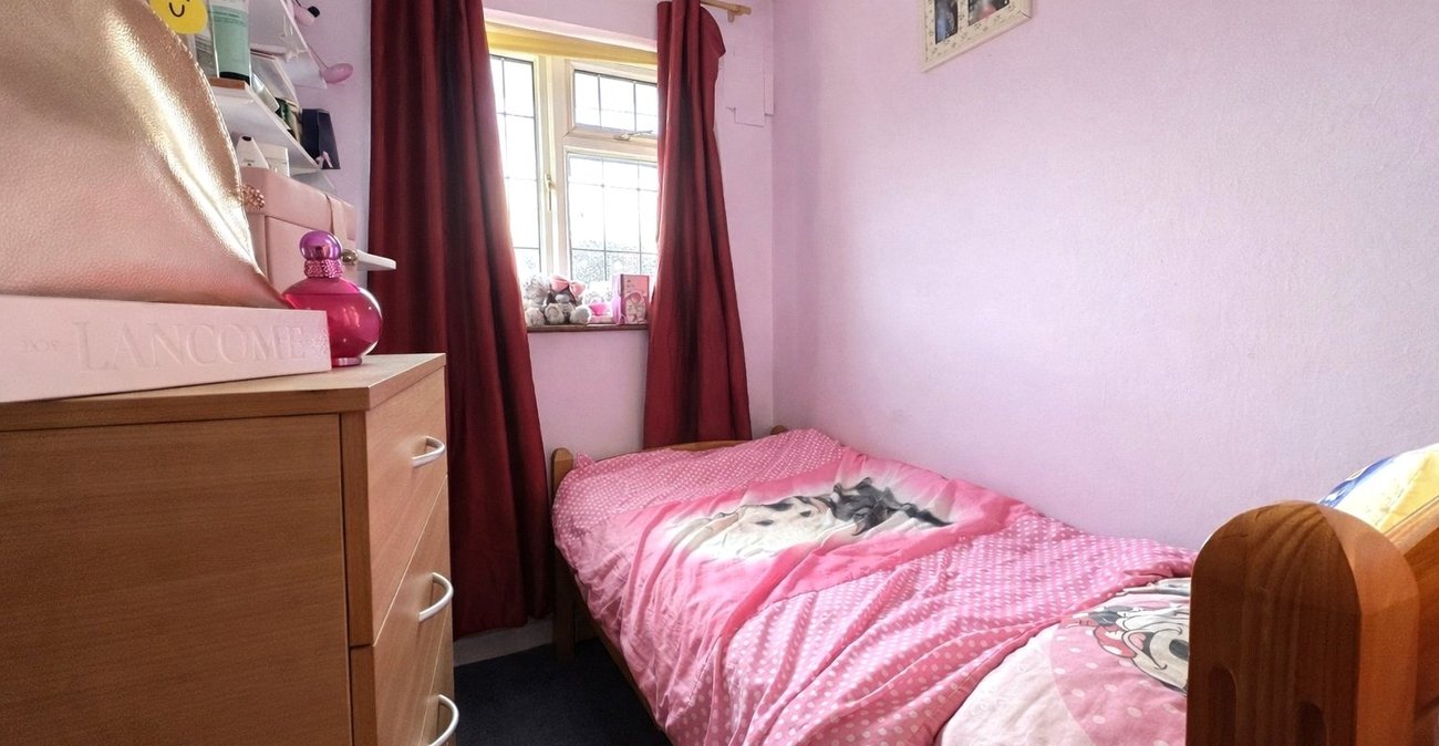 3 bedroom house for sale in London | Robinson Jackson