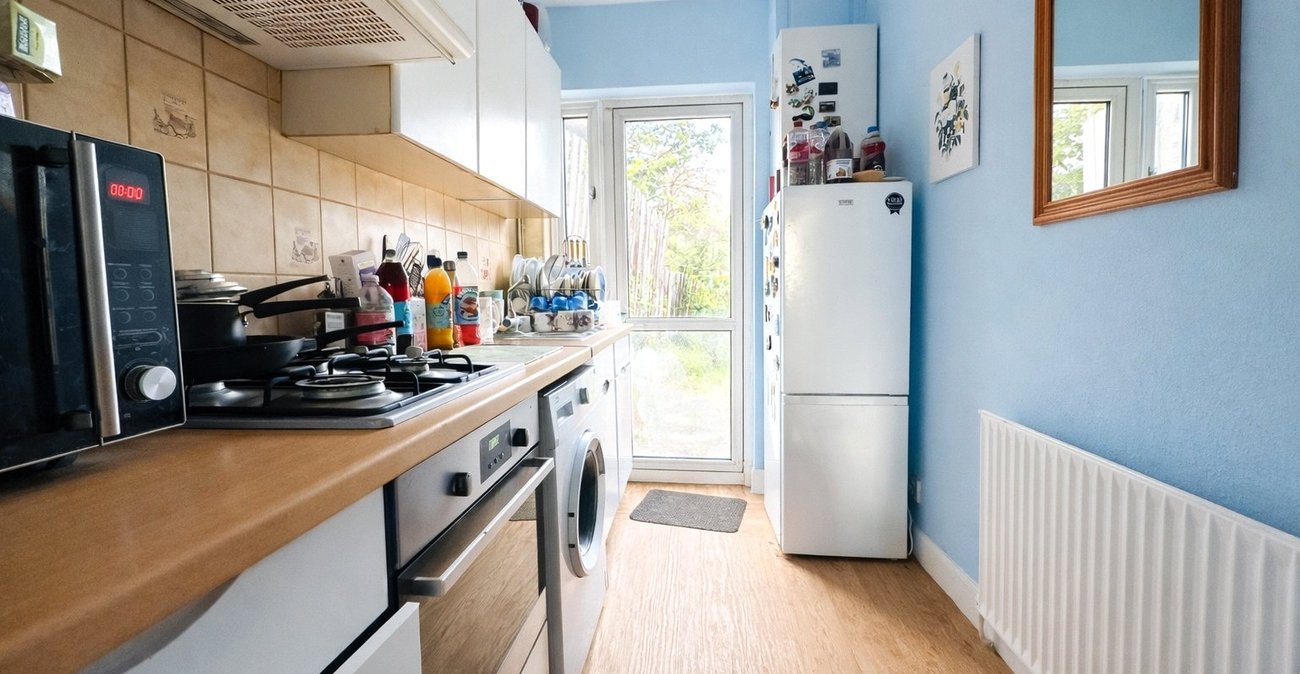 3 bedroom house for sale in London | Robinson Jackson