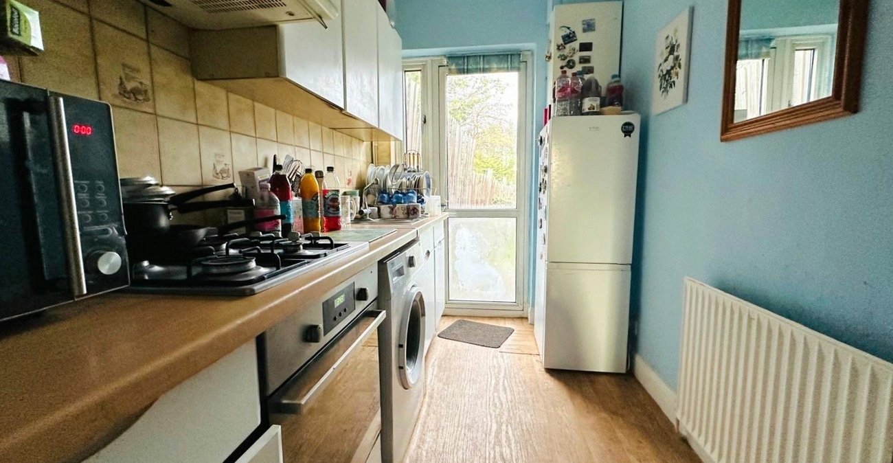 3 bedroom house for sale in London | Robinson Jackson