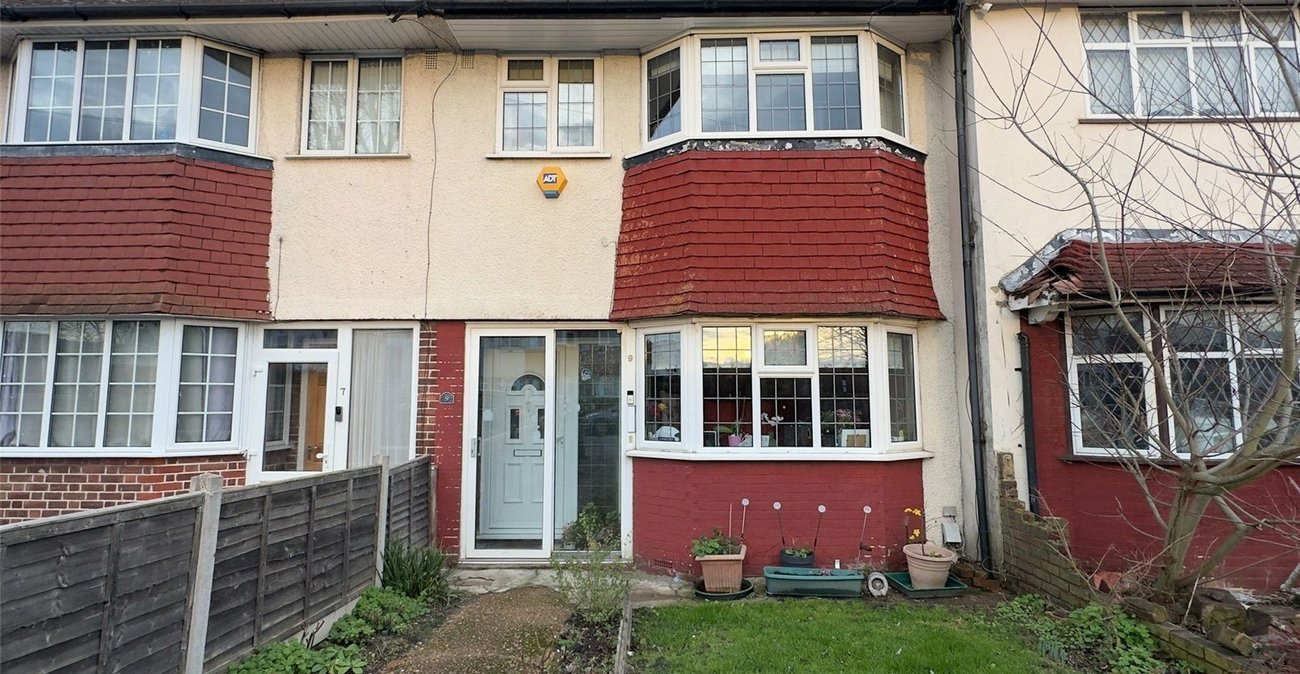 3 bedroom house for sale in London | Robinson Jackson