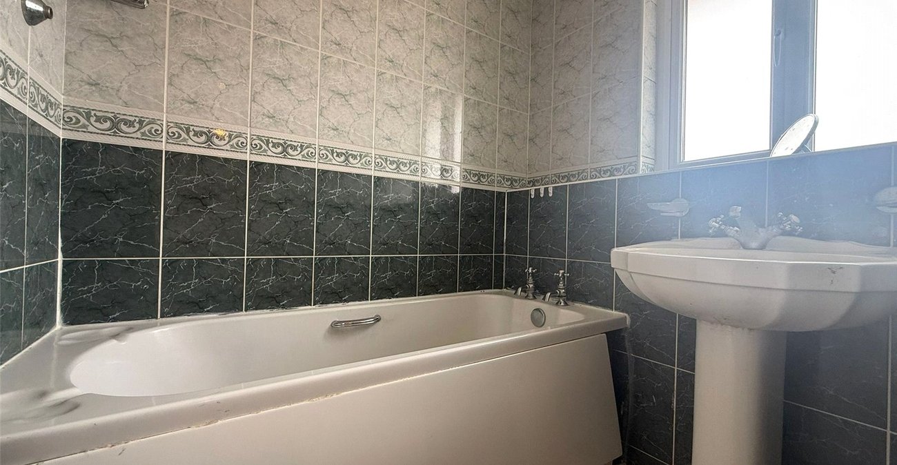 3 bedroom house for sale in Thamesmead | Robinson Jackson