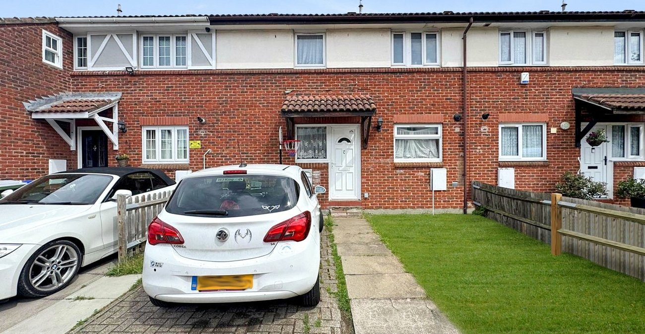 3 bedroom house for sale in Thamesmead | Robinson Jackson