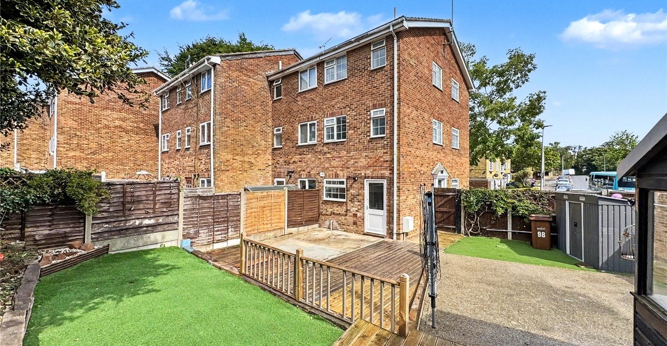 4 bedroom property for sale in Rainham | Robinson Michael & Jackson