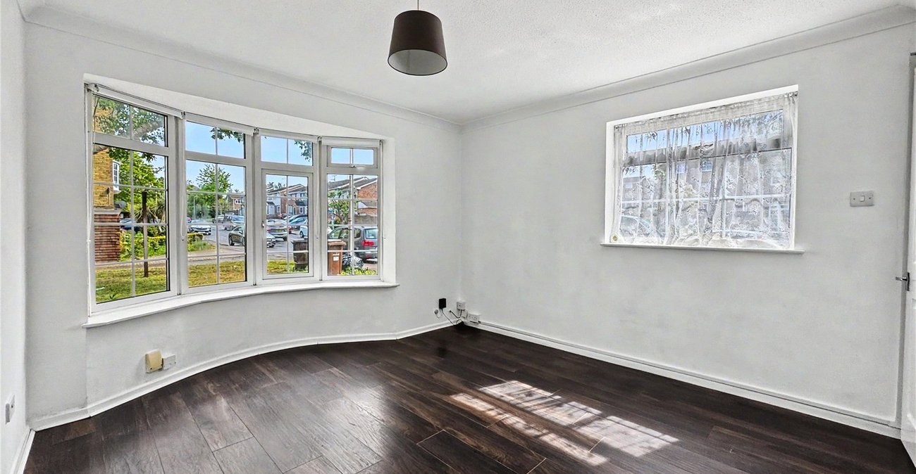 4 bedroom property for sale in Rainham | Robinson Michael & Jackson