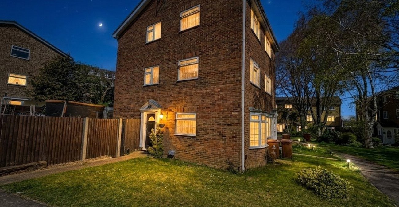 4 bedroom property for sale in Rainham | Robinson Michael & Jackson