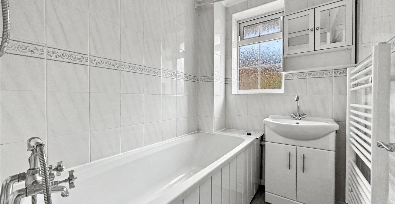 4 bedroom property for sale in Rainham | Robinson Michael & Jackson